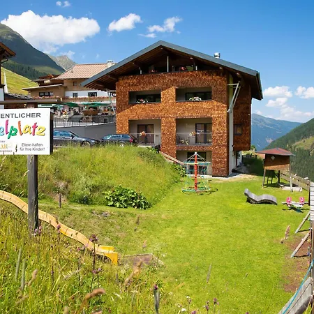 Konukevi Alpengasthof Praxmar