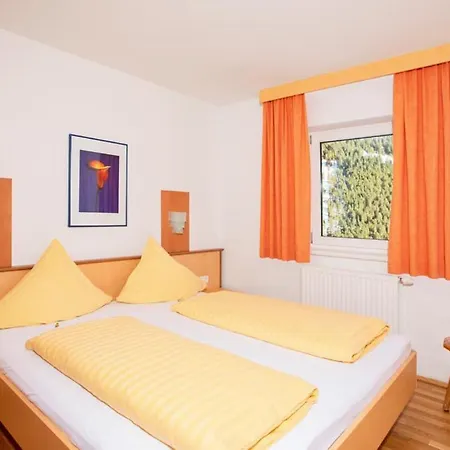 Konukevi Alpengasthof Praxmar 3*