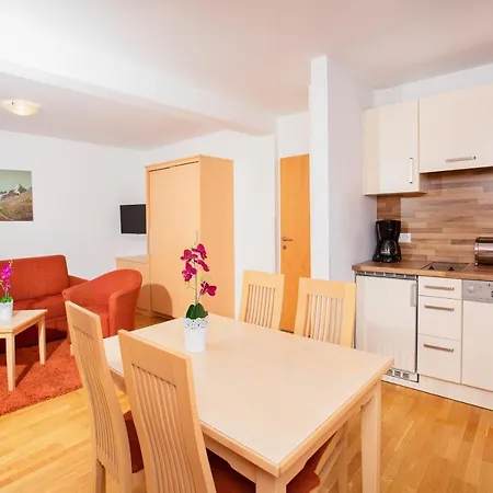 Konukevi Alpengasthof Praxmar 3*