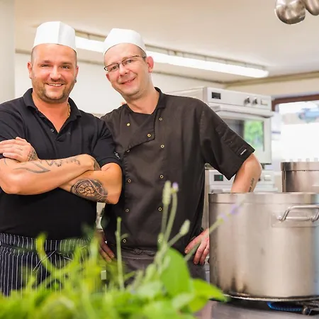 Alpengasthof Praxmar Πανσιόν 3*